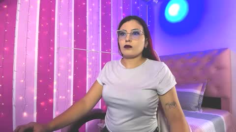 Snapshot of allisonlove_88 chatting on 19, 11, 2025 ALLISON online show from 19, 11, 2025