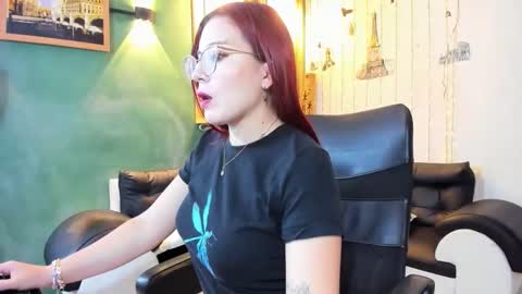 Snapshot of allisonlove_88 chatting on 26, 11, 2025 ALLISON online show from 26, 11, 2025