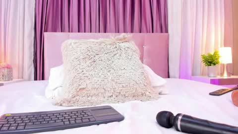 Snapshot of allisonn_bell chatting on 28, 12, 2024 Allison online show from 28, 12, 2024