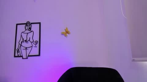 Snapshot of allisonn_bell chatting on 8, 10, 2025 Allison online show from 8, 10, 2025