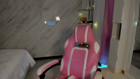 Snapshot of allisonpalmer chatting on 2, 3, 2025 Allison Palmer online show from 2, 3, 2025