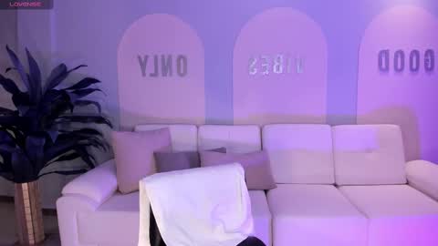 Allison Rogers online show from 2, 3, 2025