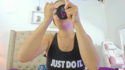 Snapshot of allisson_m chatting on 17, 1, 2025 allisson online show from 17, 1, 2025