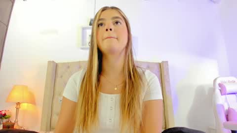 Snapshot of allisson_m chatting on 2, 2, 2025 allisson online show from 2, 2, 2025