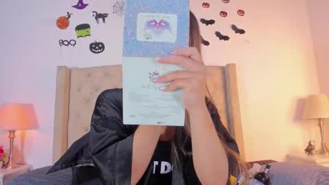 Snapshot of allisson_m chatting on 31, 10, 2025 allisson online show from 31, 10, 2025