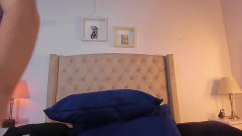 Snapshot of allisson_m chatting on 11, 11, 2025 allisson online show from 11, 11, 2025