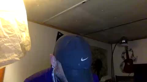 Snapshot of allitrunnin chatting on 12, 10, 2025 allitrunnin online show from 12, 10, 2025