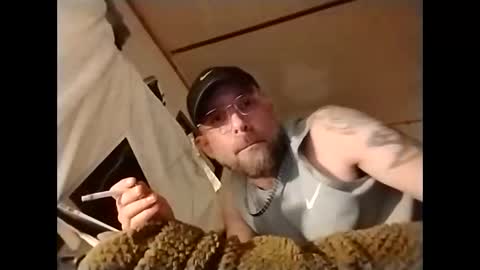 Snapshot of allitrunnin chatting on 23, 11, 2025 allitrunnin online show from 23, 11, 2025