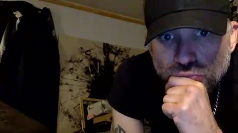 Snapshot of allitrunnin chatting on 4, 12, 2025 allitrunnin online show from 4, 12, 2025