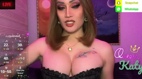 Snapshot of alluring_gemini chatting on 13, 5, 2026 Queen Majesty Katy online show from 13, 5, 2026