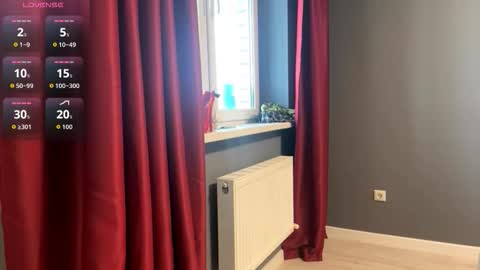 Snapshot of alluring_vibes_69 chatting on 15, 12, 2025 Esme online show from 15, 12, 2025