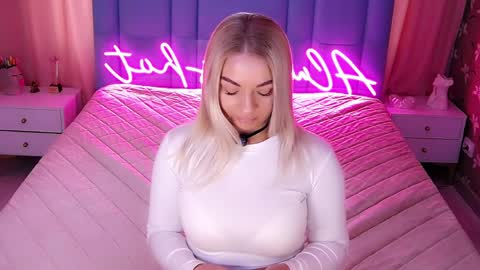 AlwaysHot online show from 8, 4, 2026