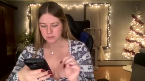 Snapshot of allyanalangel chatting on 8, 1, 2025 allyanalangel online show from 8, 1, 2025