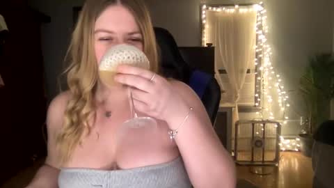 Snapshot of allyanalangel chatting on 17, 2, 2025 allyanalangel online show from 17, 2, 2025