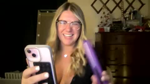 Snapshot of allyanalangel chatting on 15, 12, 2025 allyanalangel online show from 15, 12, 2025