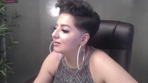 Snapshot of allyiah chatting on 22, 12, 2024 online show from 22, 12, 2024