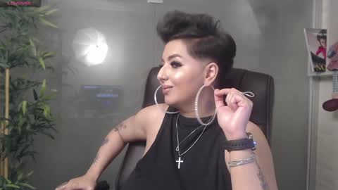Snapshot of allyiah chatting on 23, 12, 2024 online show from 23, 12, 2024
