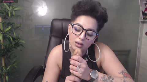 Snapshot of allyiah chatting on 3, 1, 2025 online show from 3, 1, 2025