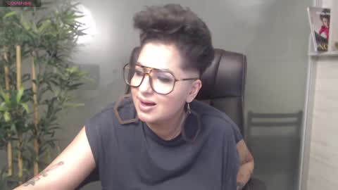 Snapshot of allyiah chatting on 11, 1, 2025 online show from 11, 1, 2025