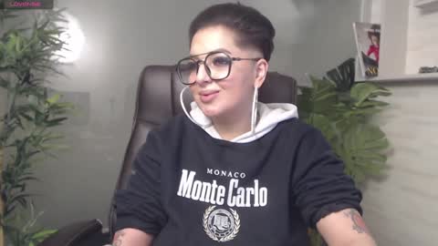Snapshot of allyiah chatting on 12, 1, 2025 online show from 12, 1, 2025