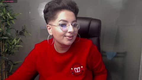 Snapshot of allyiah chatting on 19, 1, 2025 online show from 19, 1, 2025