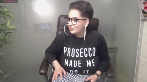 Snapshot of allyiah chatting on 23, 1, 2025 online show from 23, 1, 2025