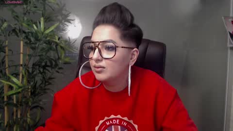 Snapshot of allyiah chatting on 18, 2, 2025 online show from 18, 2, 2025