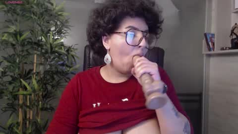 Snapshot of allyiah chatting on 12, 9, 2025 online show from 12, 9, 2025