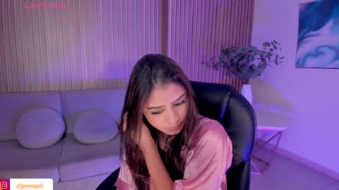 Snapshot of allyjensen chatting on 25, 1, 2025 Alisson online show from 25, 1, 2025