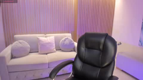 Snapshot of allyjensen chatting on 7, 3, 2025 Alisson online show from 7, 3, 2025
