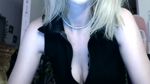 Snapshot of allyoursss1212 chatting on 11, 7, 2026 Ally Girl In Her Ally World online show from 11, 7, 2026