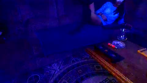 Snapshot of alma212 chatting on 4, 12, 2025 LaraIan online show from 4, 12, 2025