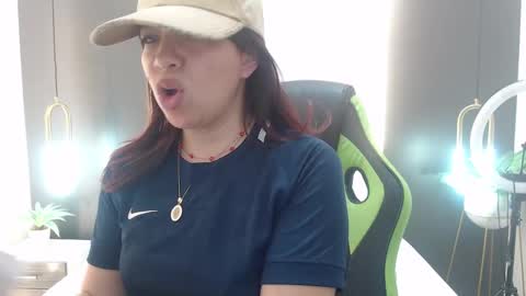 Snapshot of alma_fenix chatting on 1, 2, 2025 ALMA FENIX online show from 1, 2, 2025