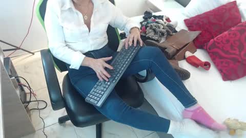 Snapshot of alma_fenix chatting on 13, 2, 2025 ALMA FENIX online show from 13, 2, 2025