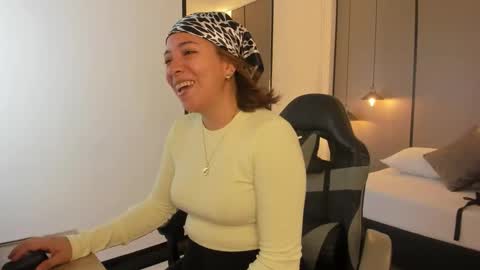 Snapshot of alma_fenix chatting on 24, 9, 2025 ALMA FENIX online show from 24, 9, 2025