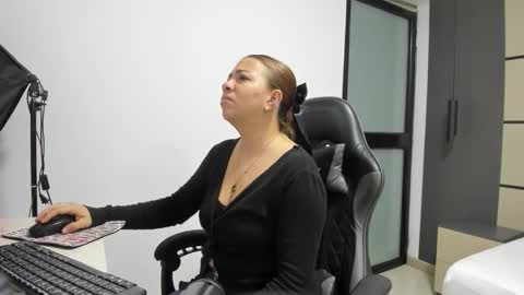 Snapshot of alma_fenix chatting on 25, 9, 2025 ALMA FENIX online show from 25, 9, 2025