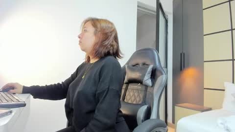 Snapshot of alma_fenix chatting on 29, 9, 2025 ALMA FENIX online show from 29, 9, 2025