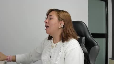 Snapshot of alma_fenix chatting on 1, 10, 2025 ALMA FENIX online show from 1, 10, 2025