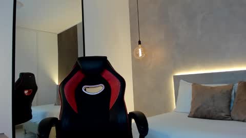 Snapshot of alma_fenix chatting on 6, 10, 2025 ALMA FENIX online show from 6, 10, 2025