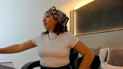 Snapshot of alma_fenix chatting on 18, 10, 2025 ALMA FENIX online show from 18, 10, 2025