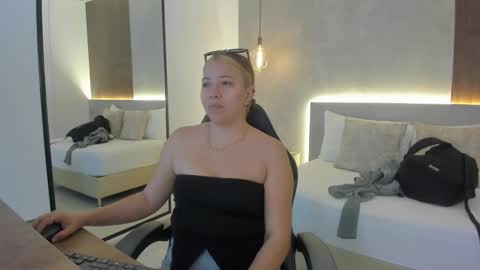 ALMA FENIX  online show from 9, 2, 2026