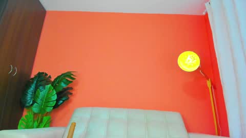 Snapshot of almacastillo2 chatting on 20, 12, 2024 Alma Castillo online show from 20, 12, 2024