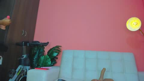 Snapshot of almacastillo2 chatting on 31, 12, 2024 Alma Castillo online show from 31, 12, 2024