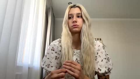 Snapshot of almetazorc chatting on 9, 9, 2025 Arina online show from 9, 9, 2025