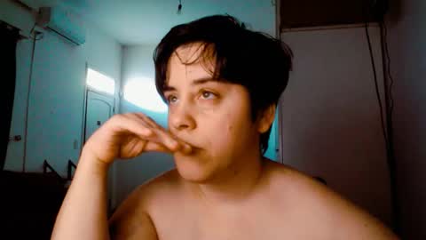 Snapshot of almondonwheels chatting on 19, 12, 2025 Almond online show from 19, 12, 2025