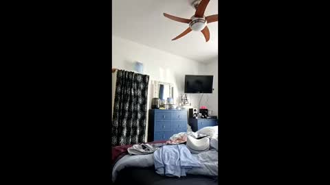 LickingUallover online show from 22, 5, 2026