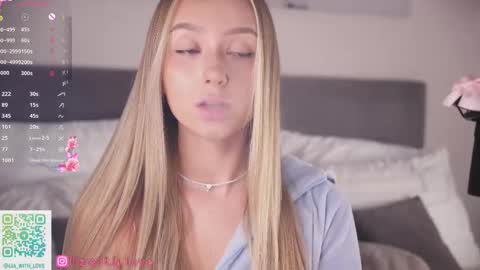 Snapshot of alodiaacomb chatting on 10, 9, 2025 Lia online show from 10, 9, 2025