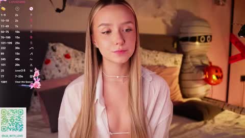 Snapshot of alodiaacomb chatting on 8, 11, 2025 Lia online show from 8, 11, 2025