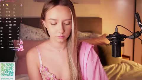 Snapshot of alodiaacomb chatting on 21, 11, 2025 Lia online show from 21, 11, 2025