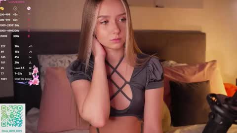 Snapshot of alodiaacomb chatting on 22, 11, 2025 Lia online show from 22, 11, 2025